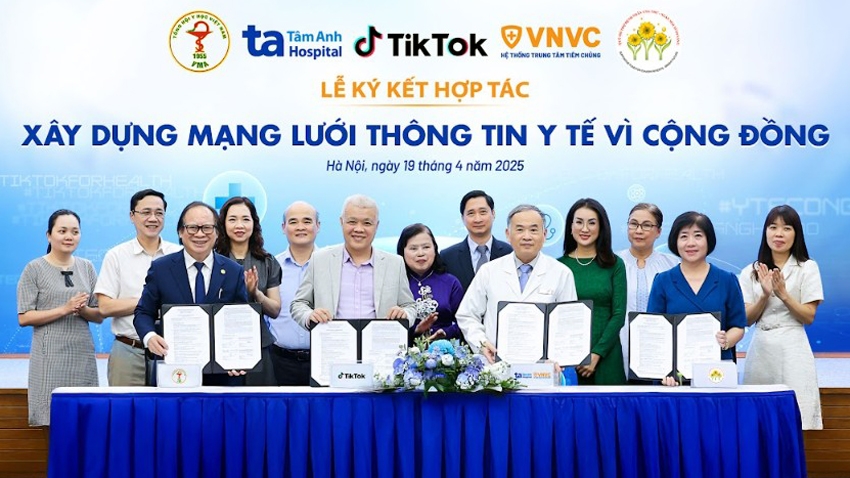 Tổng Hội Y học Việt Nam, Quỹ Hỗ trợ bệnh nhân ung thư - Ngày mai tươi sáng, TikTok Việt Nam và Hệ thống BVĐK Tâm Anh, Hệ thống tiêm chủng VNVC ký kết hợp tác xây dựng mạng lưới thông tin y tế vì cộng đồng - Ảnh: Tuấn Đạt