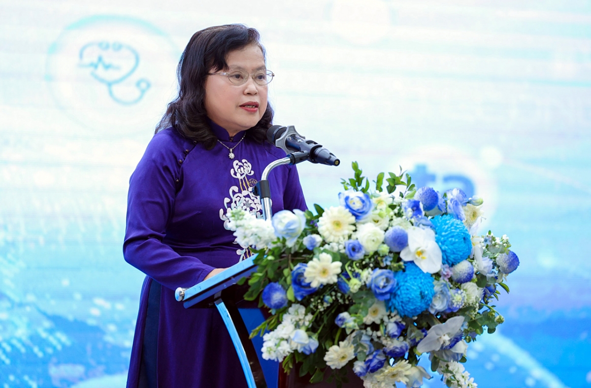 PGS.TS.BS Nguyễn Thị Xuyên, Chủ tịch Tổng hội Y học Việt Nam, đánh giá cao tinh thần đổi mới sáng tạo của Hệ thống BVĐK Tâm Anh và Hệ thống Trung tâm Tiêm chủng VNVC khi kết hợp với TikTok - Ảnh: Tuấn Đạt