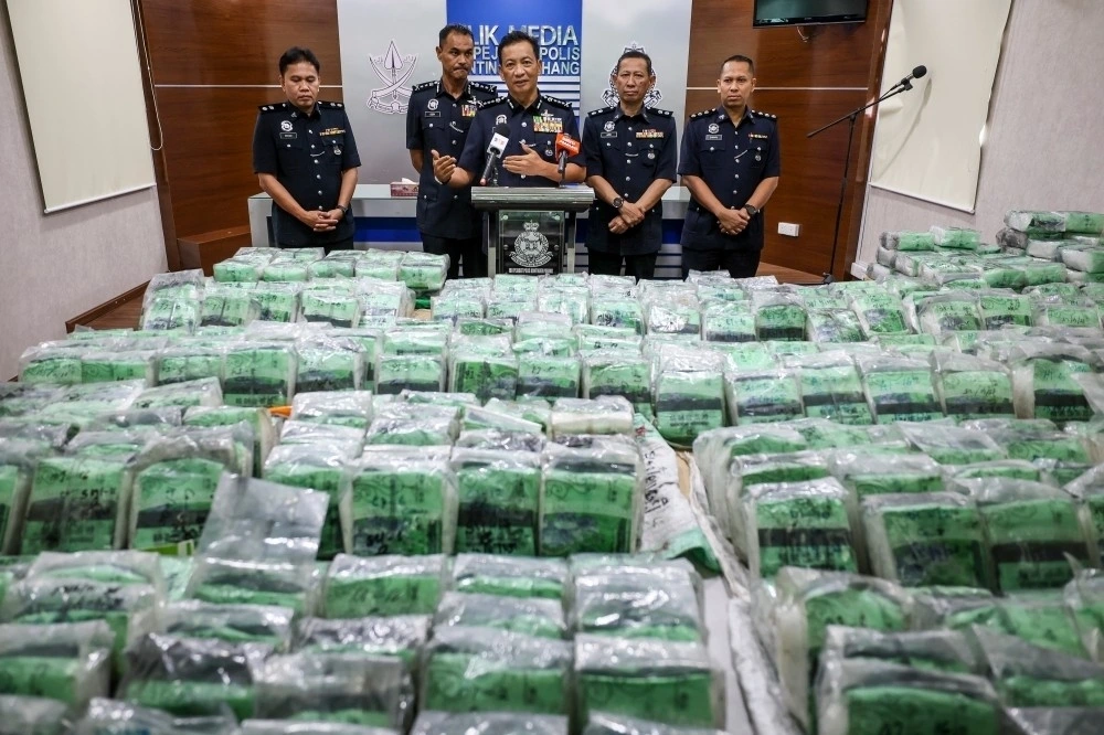 Ảnh minh họa: Cảnh sát Malaysia công bố số ma túy phát hiện, bắt giữ trong 01 vụ án khác vào ngày 17/4_Nguồn: Bernama.