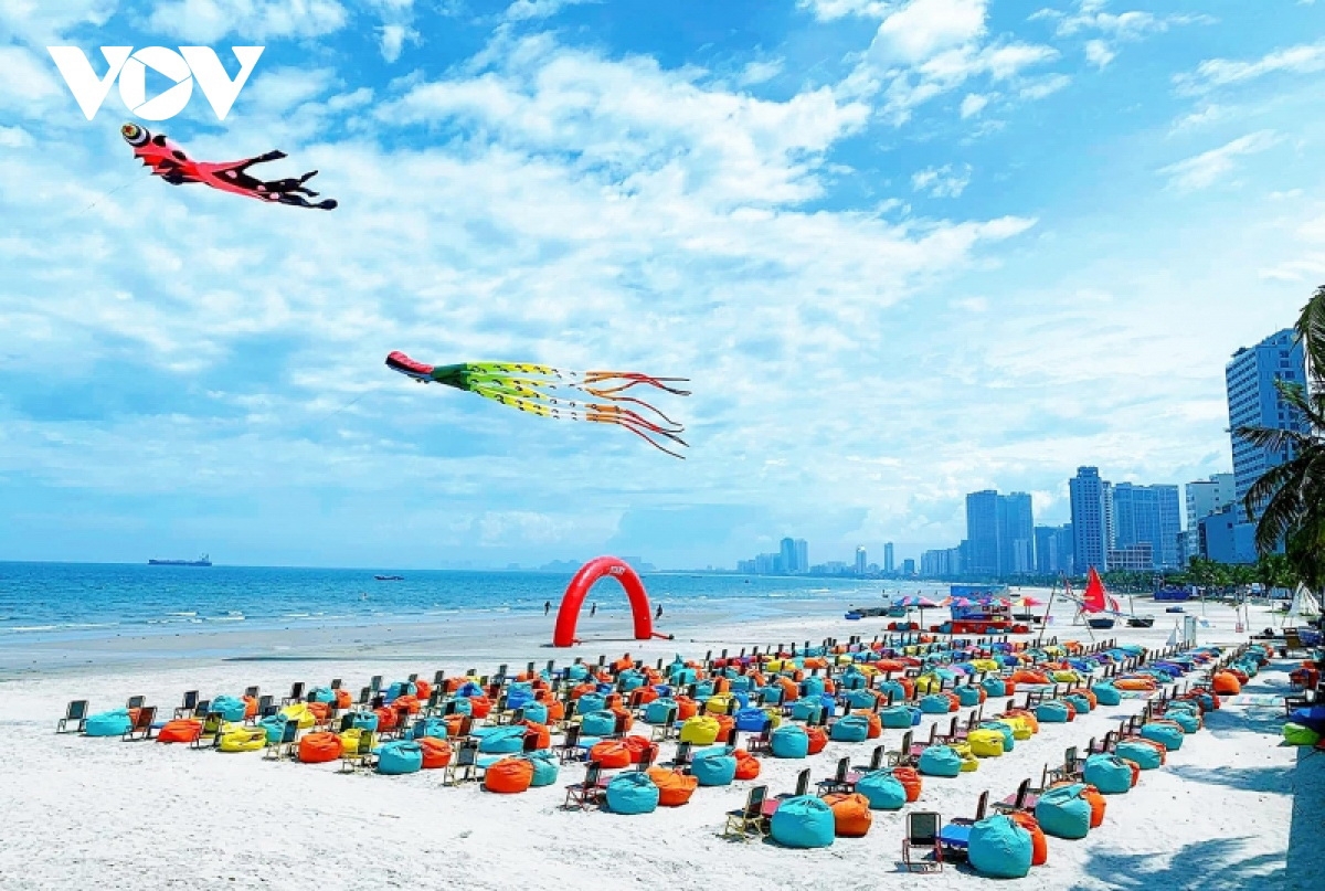 Từ ngày 26/4 đến 2/5, Sở Du lịch thành phố Đà Nẵng khai trương mùa du lịch biển 2025 với chủ đề “Vũ Điệu Sóng Xanh”.