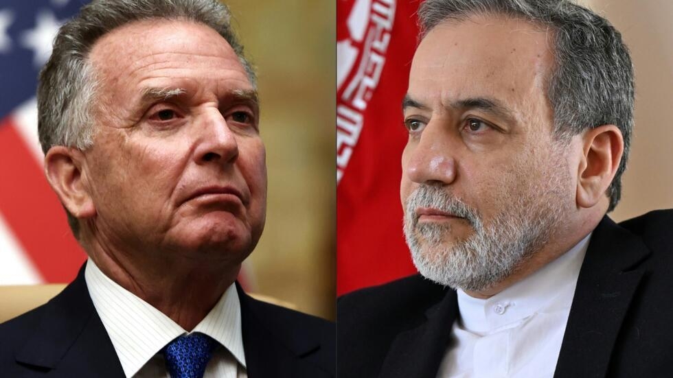 Đặc phái viên về Trung Đông Steve Witkoff và Ngoại trưởng Abbas Araghichi (Ảnh: Reuters)