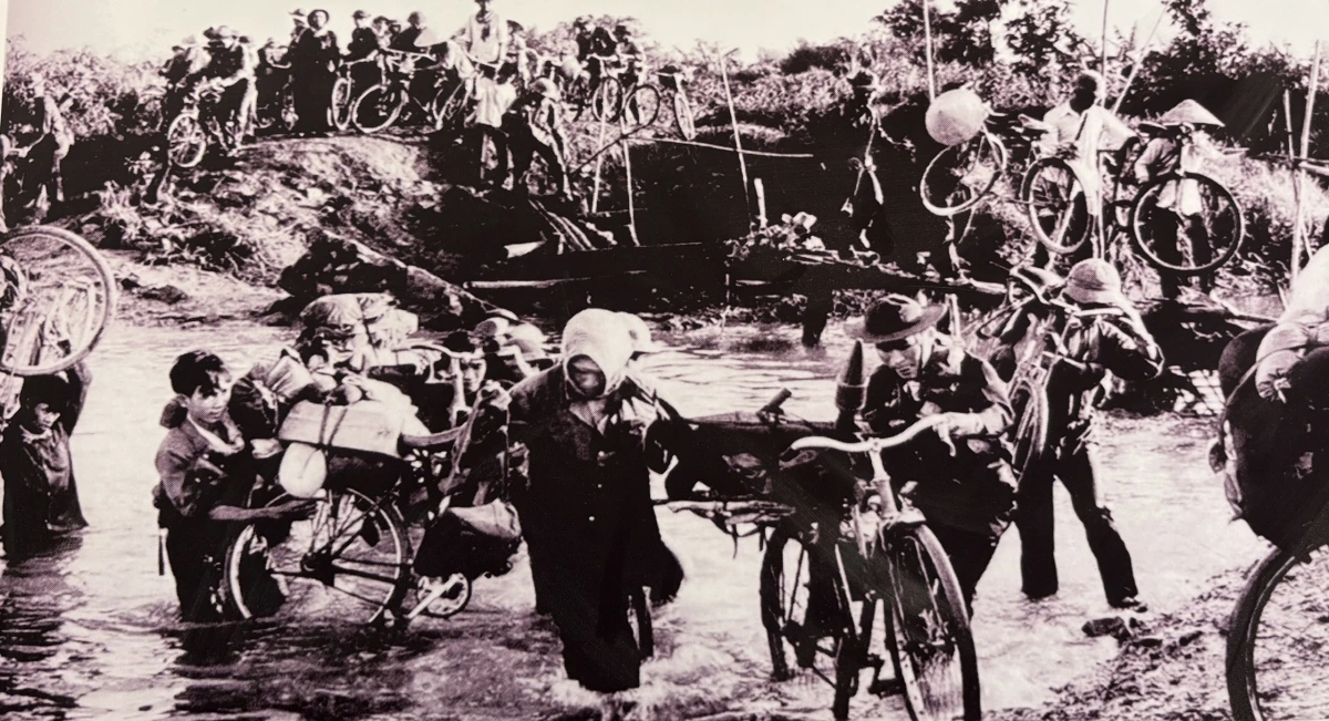 Cán bộ chiến sĩ khu Sài Gòn- Gia Định vượt Rạch Sơn tham gia giải phóng Sài Gòn, tháng 4/1975
