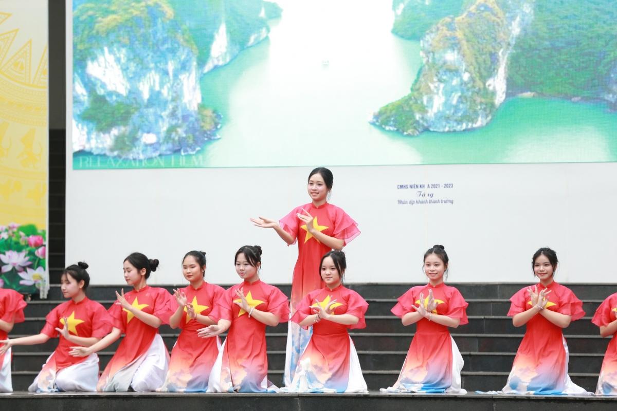 Học ngày 2 buổi các em được tham gia vào các hoạt động trải nghiệm, sáng tạo và gắn kết với nhà trường