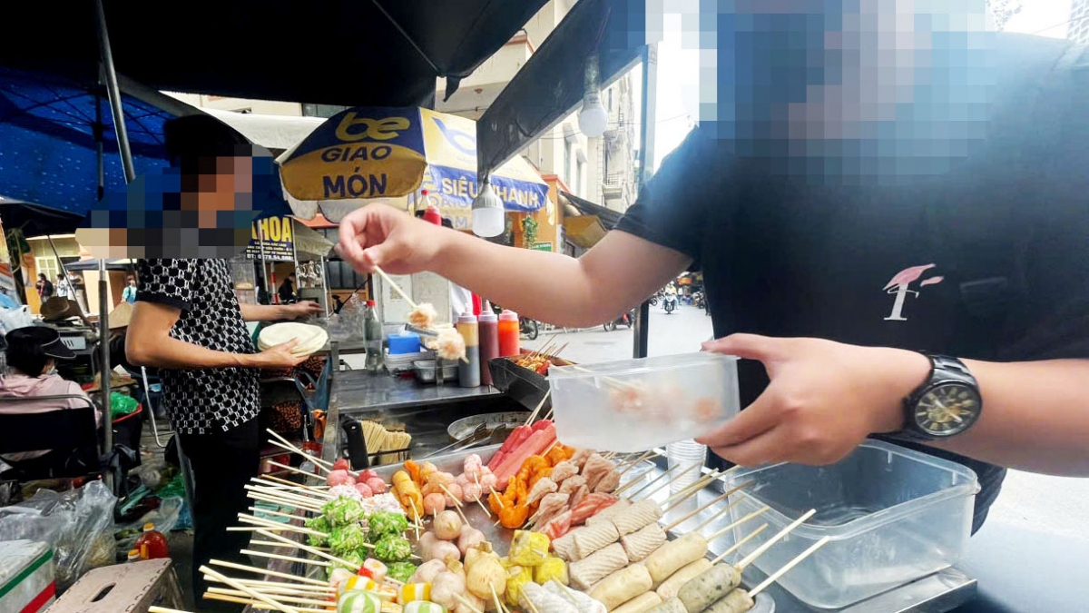 Thực phẩm bày bán vỉa hè là nguy cơ mất an toàn vệ sinh thực phẩm