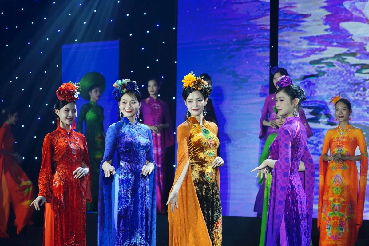 The second part introduces Ao Dai collections from 40 designers nationwide.