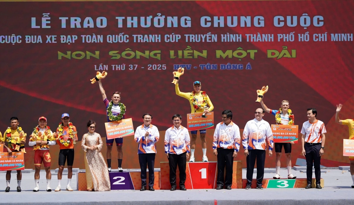 Áo vàng chung cuộc thuộc về Mikhail Fokin, đội An Giang. (Ảnh: HL).
