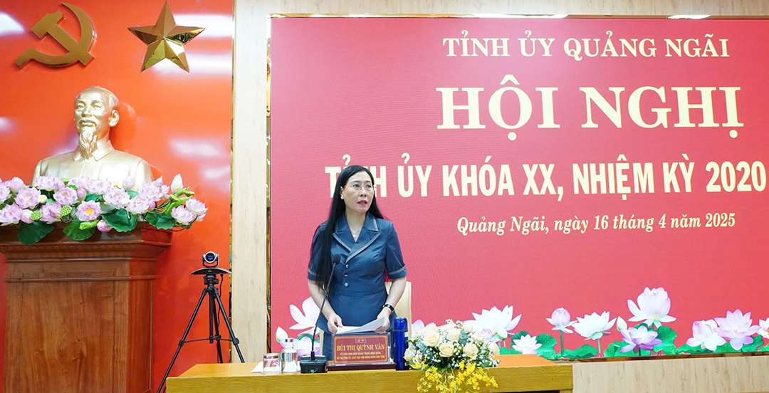 Bà Bùi Thị Quỳnh Vân, Bí thư Tỉnh ủy Quảng Ngãi phát biểu tại hội nghị