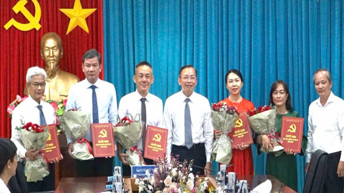 Ban lãnh đạo mới của Báo và Đài Phát thanh - Truyền hình tỉnh Vĩnh Long sau khi sáp nhập
