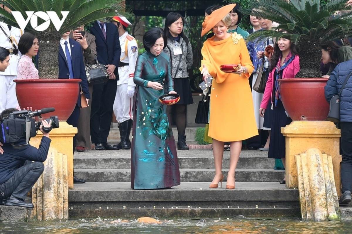 They feed fish at President Ho Chi Minh’s fish pond.