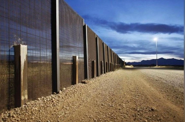 Biên giới Mỹ-Mexico. Ảnh: Reuters