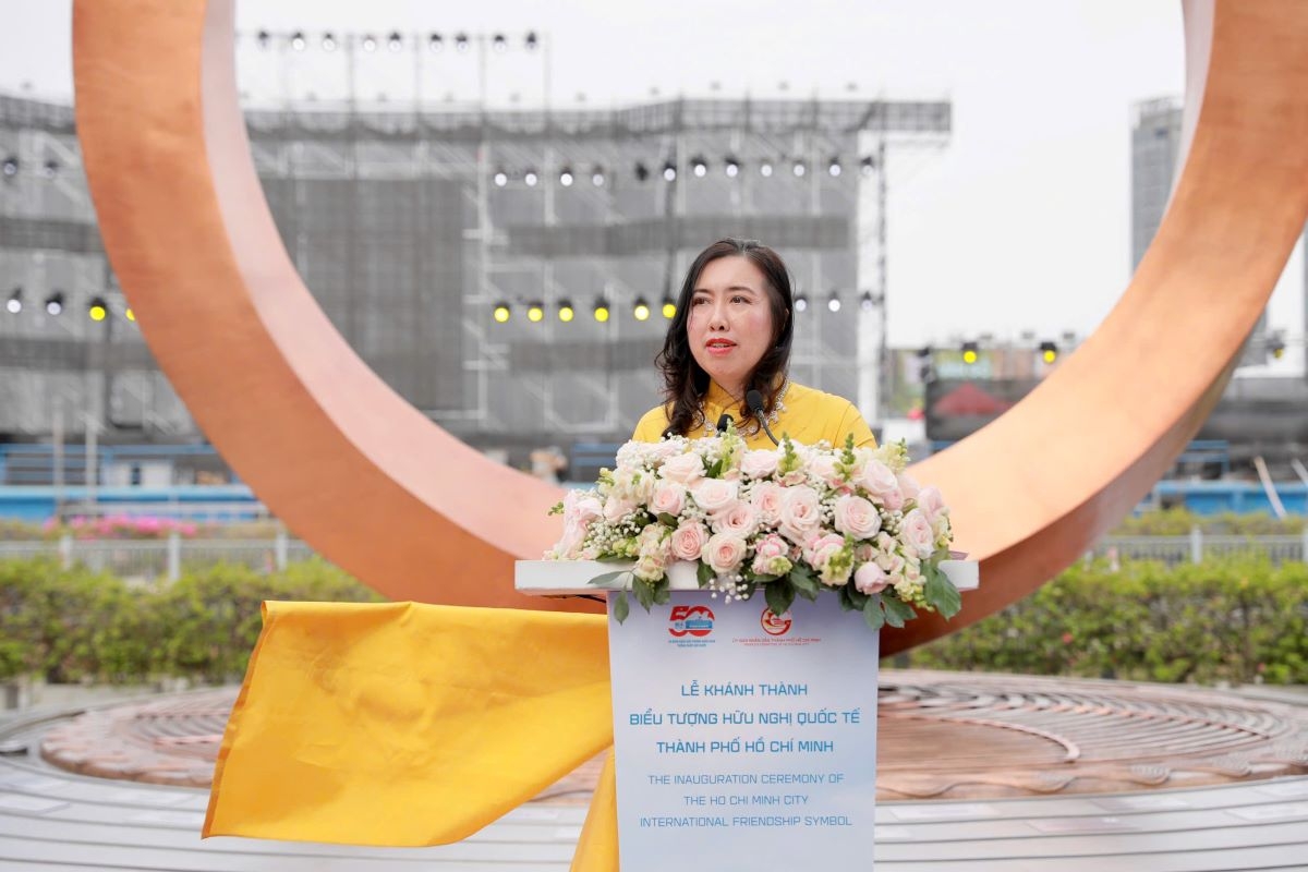 Bà Lê Thị Thu Hằng, Thứ trưởng Bộ Ngoại giao phát biểu tại buổi lễ