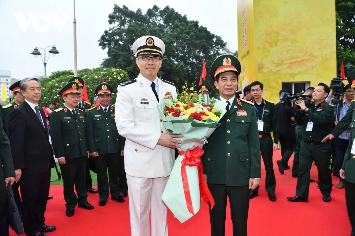 Bộ trưởng Phan Văn Giang và Bộ trưởng Đổng Quân tại Cửa khẩu quốc tế Lào Cai