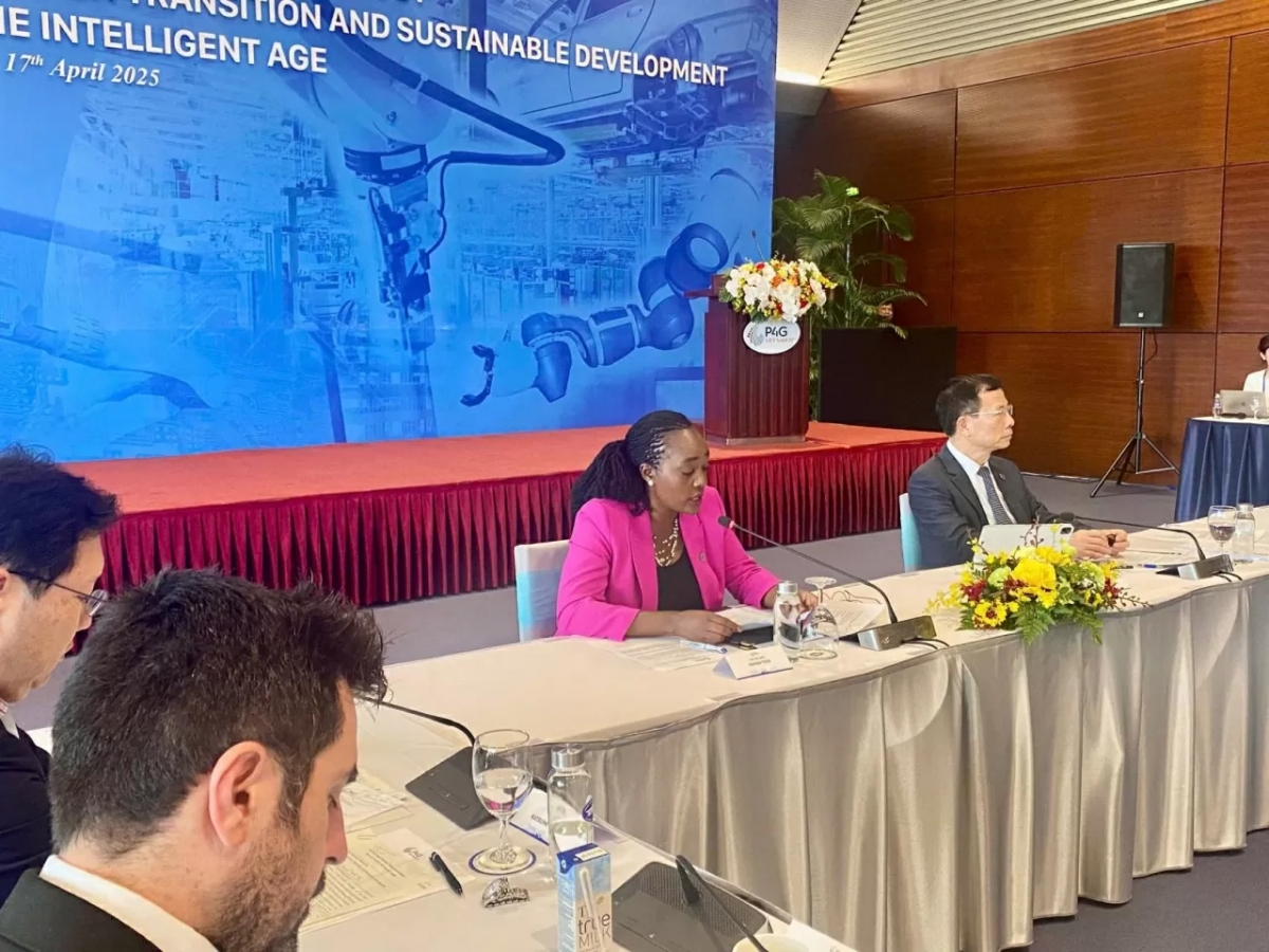Bộ trưởng Quốc phòng Kenya Soipan Tuya tại phiên thảo luận trong khuôn khổ P4G 2025. Ảnh: Báo Quốc tế