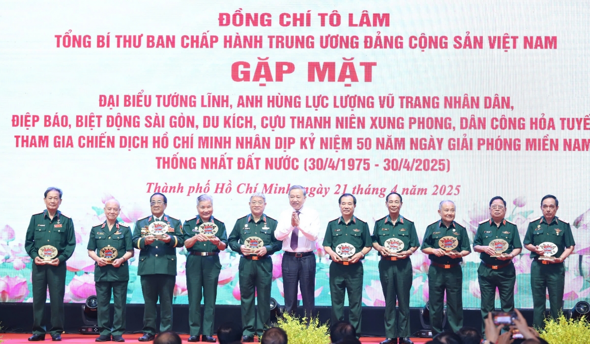 Tổng Bí thư nhấn mạnh: Thế hệ hôm nay và mai sau mãi mãi tri ân, khắc ghi công lao trời biển của Đảng, của Bác Hồ, của hàng triệu chiến sĩ, Anh hùng liệt sĩ và các tầng lớp nhân dân