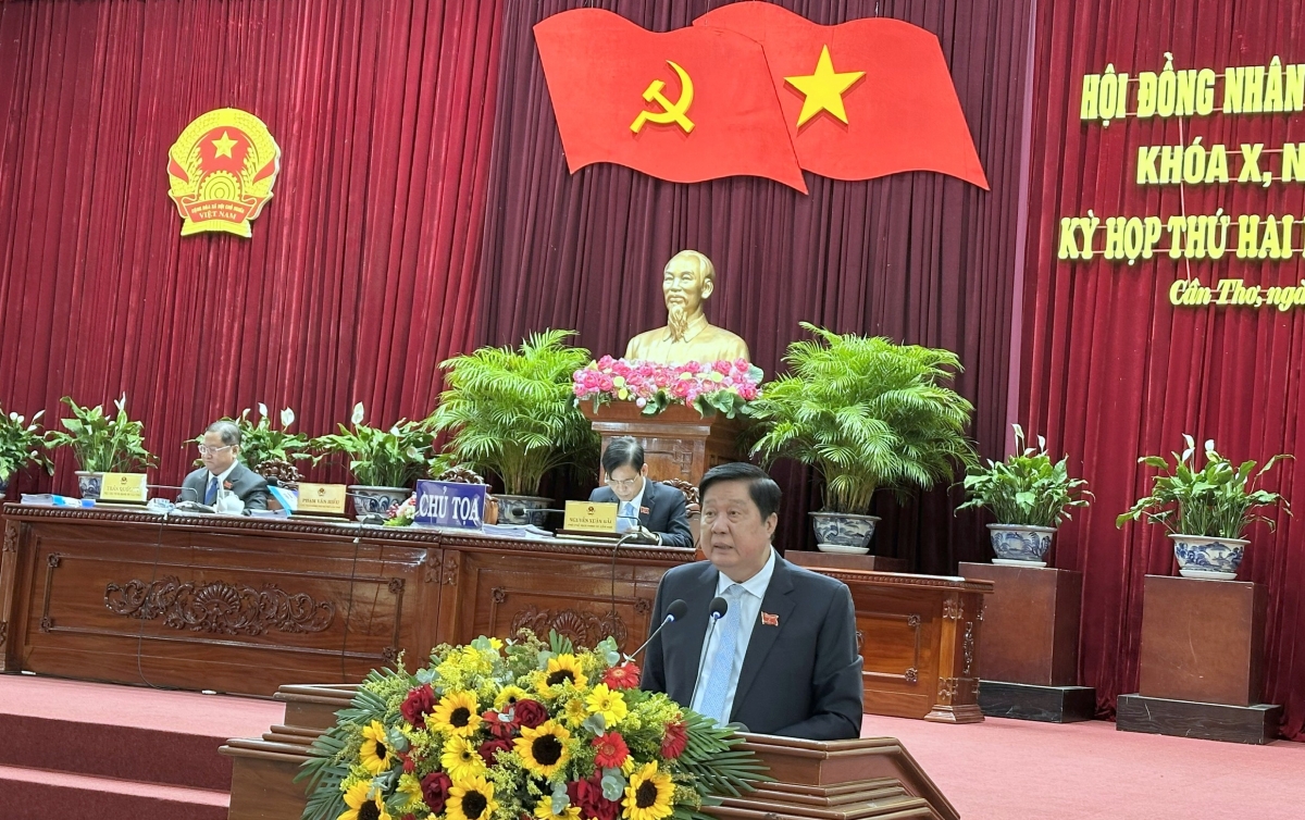 Ông Phạm Văn Hiểu, Phó Bí thư thường trực Thành ủy, Chủ tịch HĐND thành phố Cần Thơ phát biểu bế mạc kỳ họp.