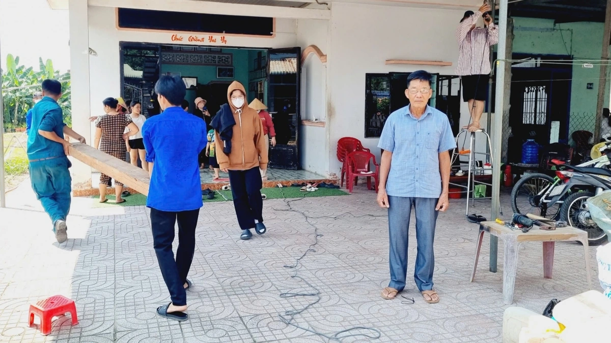 Người dân tháo dỡ nhà để giao mặt bằng thực hiện dự án cao tốc Biên Hòa - Vũng Tàu. Ảnh: UBND huyện Long Thành.