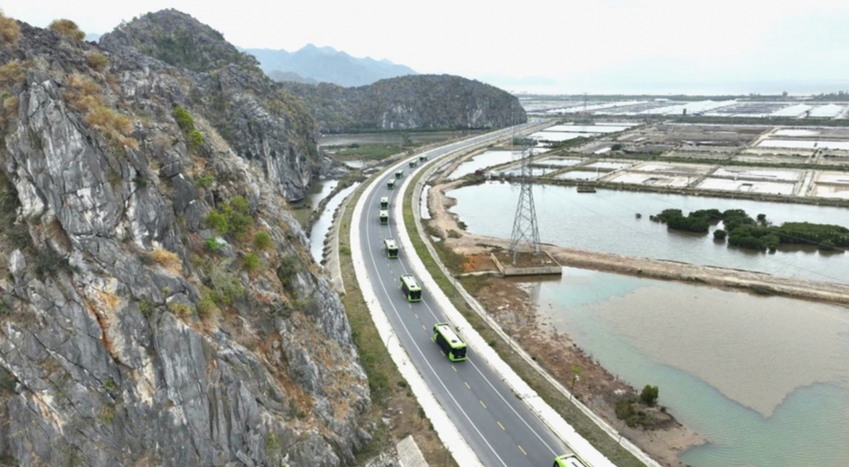 Free e-vehicles service provided for tourists on Cat Ba island.