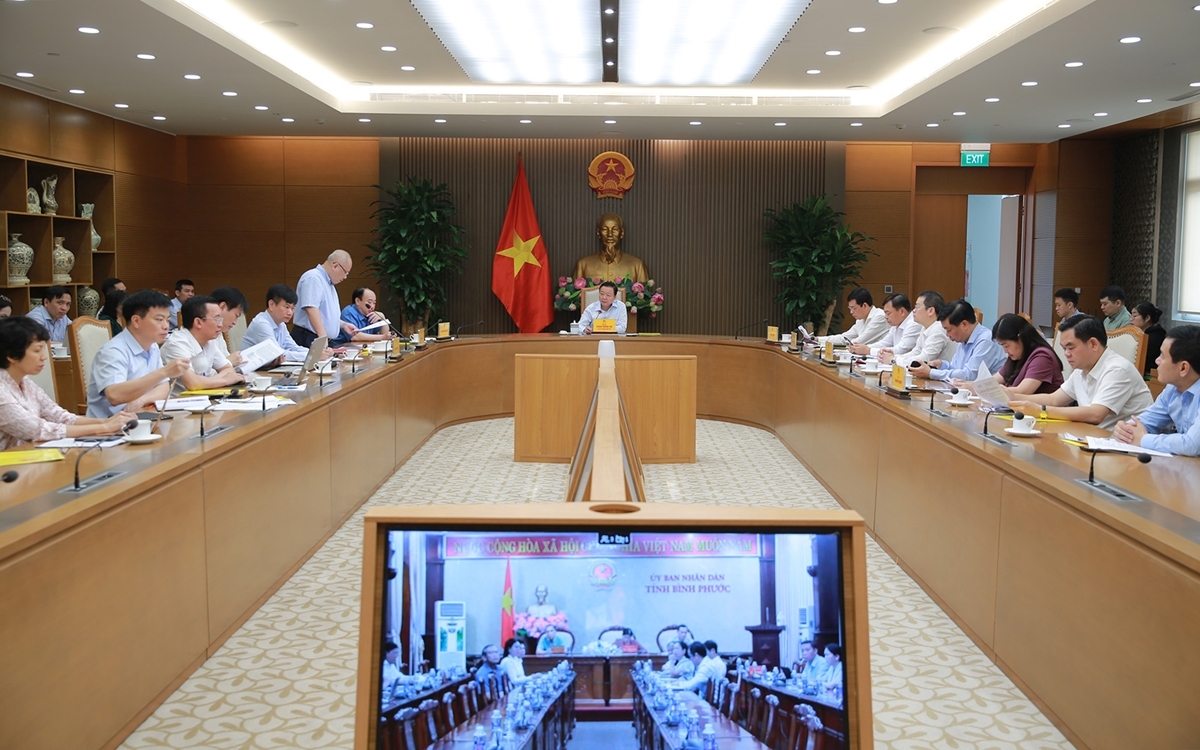  Phó Thủ tướng Trần Hồng Hà đã làm việc với các bộ, ngành, tỉnh Bình Phước, Nam Định, Thái Bình về tình hình triển khai 2 dự án cao tốc Gia Nghĩa (Đắk Nông) - Chơn Thành (Bình Phước), Nam Định - Thái Bình. (Ảnh: Minh Khôi)