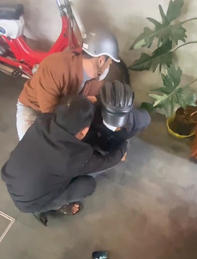 Lực lượng Công an khống chế đối tượng Đức.