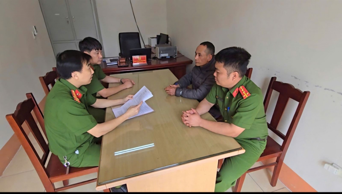Công an xã Phùng Nguyên làm việc với Tạ Mạnh Phi