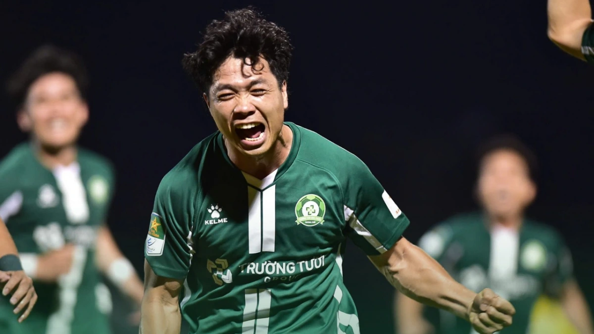 Công Phượng ghi cú đúp bàn thắng trong trận đấu với Hoà Bình (Ảnh: Bình Phước FC)