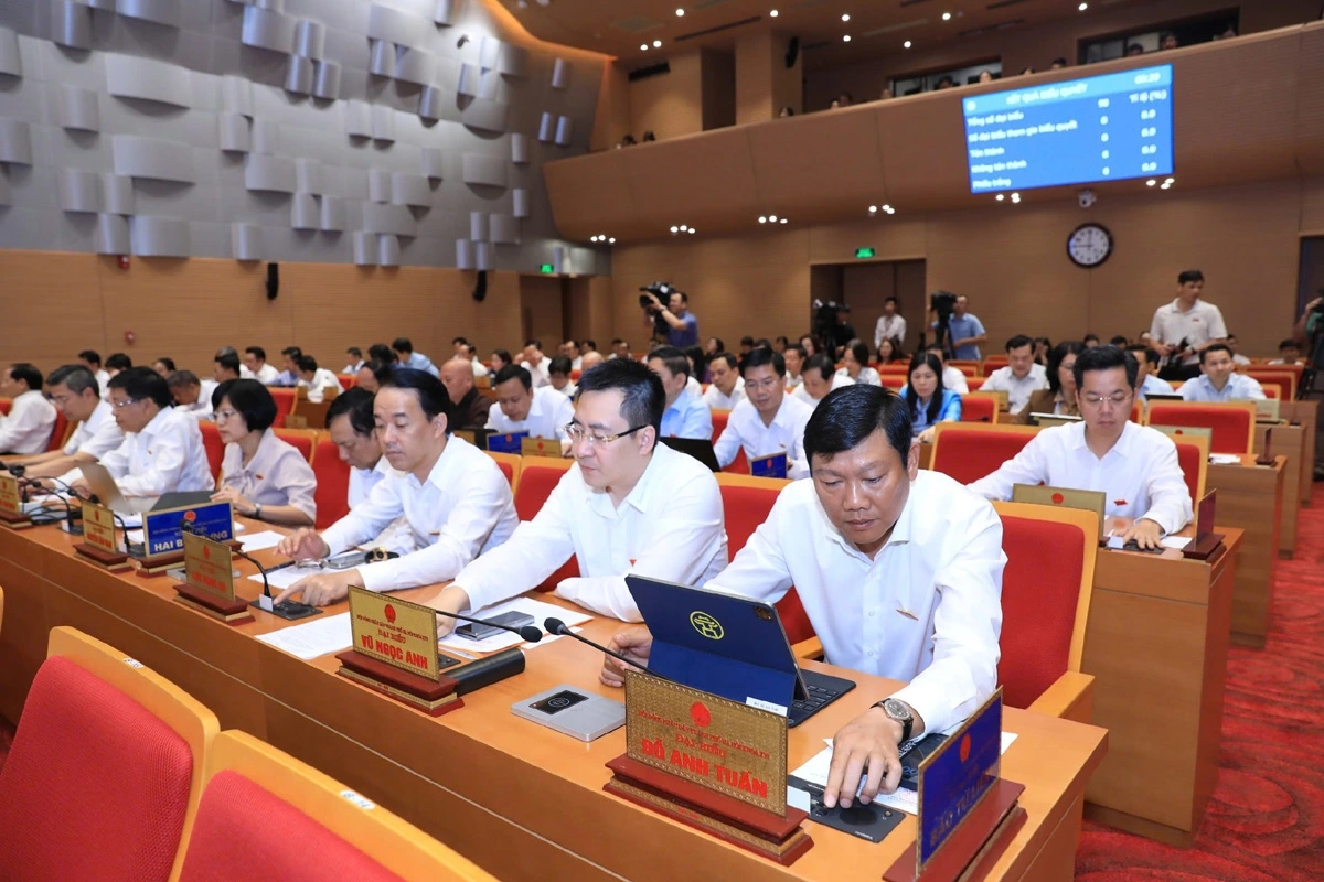 Đại bấm nút biểu quyết thông qua Nghị quyết.