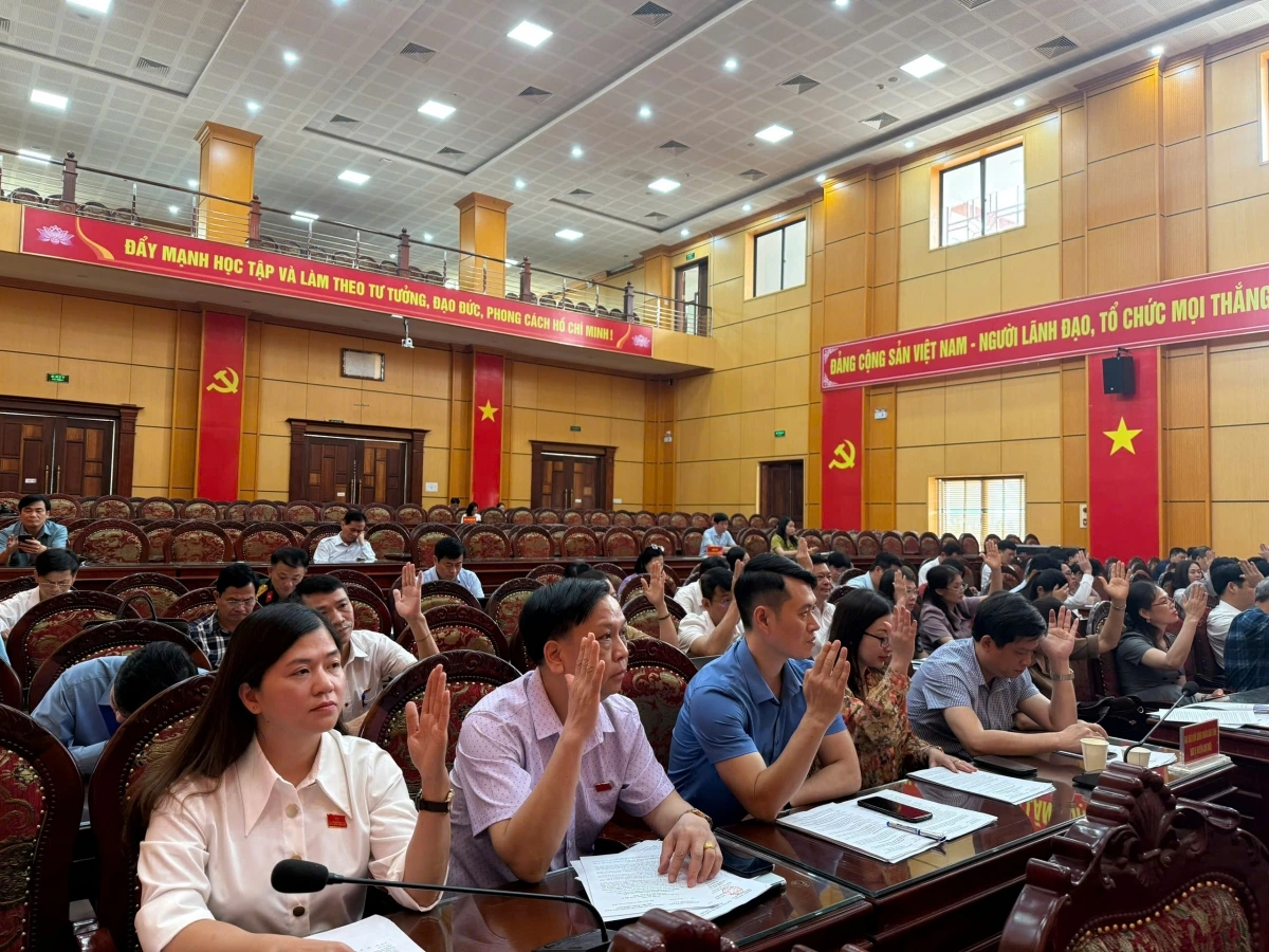 Đại biểu nhất trí thông qua các Nghị quyết