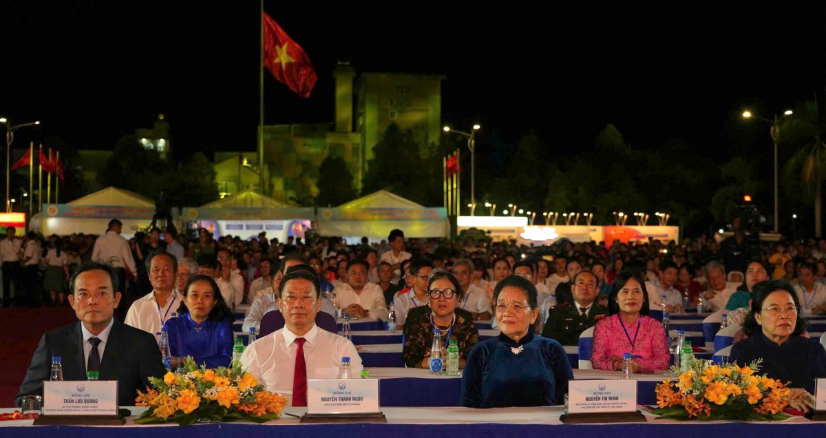 Đại biểu Trung ương và Tây Ninh tại lễ kỷ niệm. Ảnh: M.P