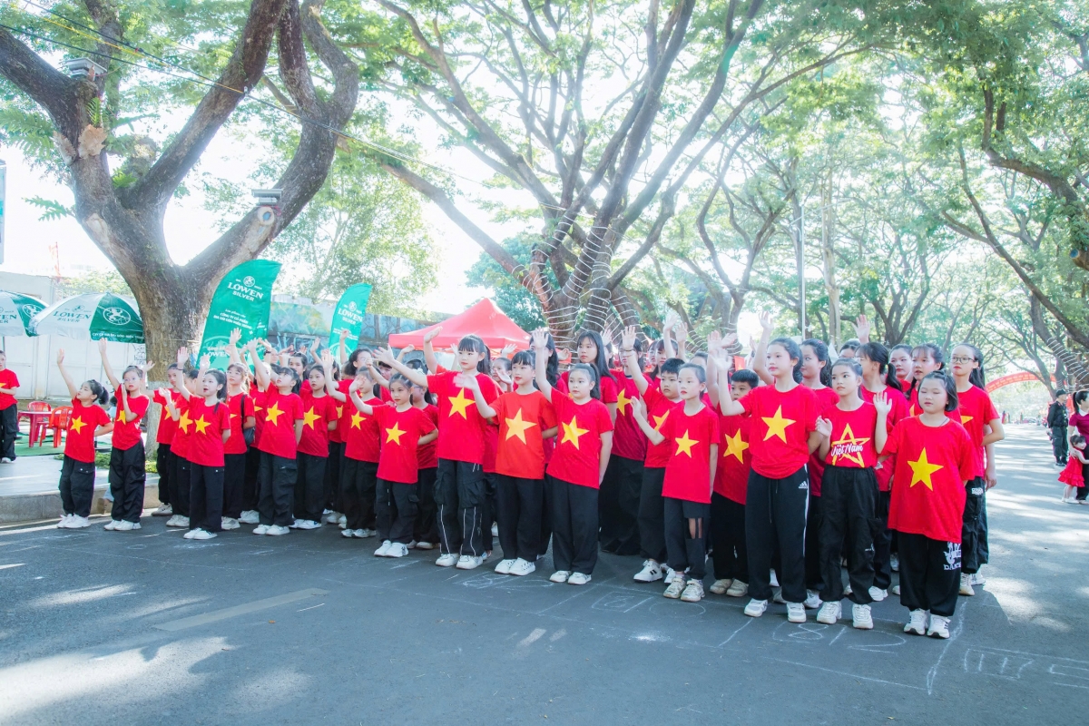 Thế hệ trẻ Đắk Lắk hân hoan trong ngày kỷ niệm 50 năm thống nhất đất nước