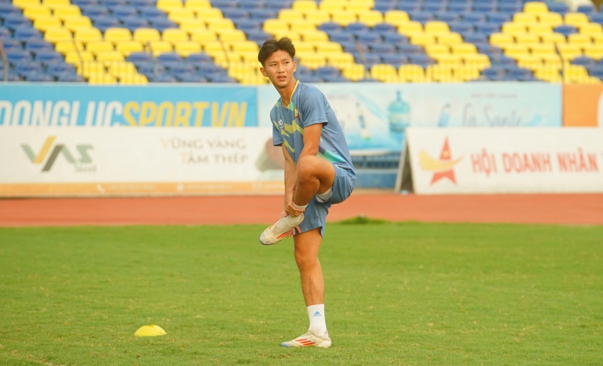 Damoth Thongkhamsavath có cơ hội ra sân ở vòng 18 V-League 2024/2025 (Ảnh: THFC).