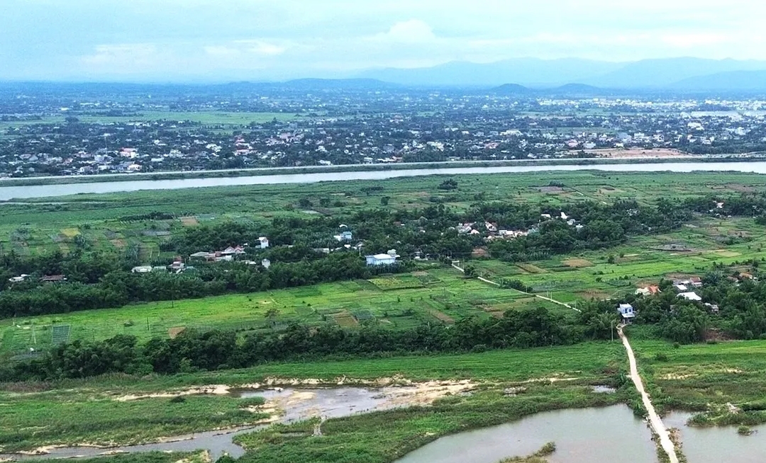 Đảo Ngọc gồm toàn bộ thôn Ân Phú và một phần thôn Ngọc Thạch, xã Tịnh An, TP. Quảng Ngãi, tỉnh Quảng Ngãi