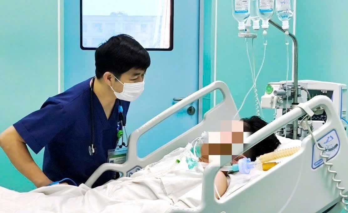 Anh P.T.Đ, 22 tuổi được chẩn đoán nhiễm não mô cầu