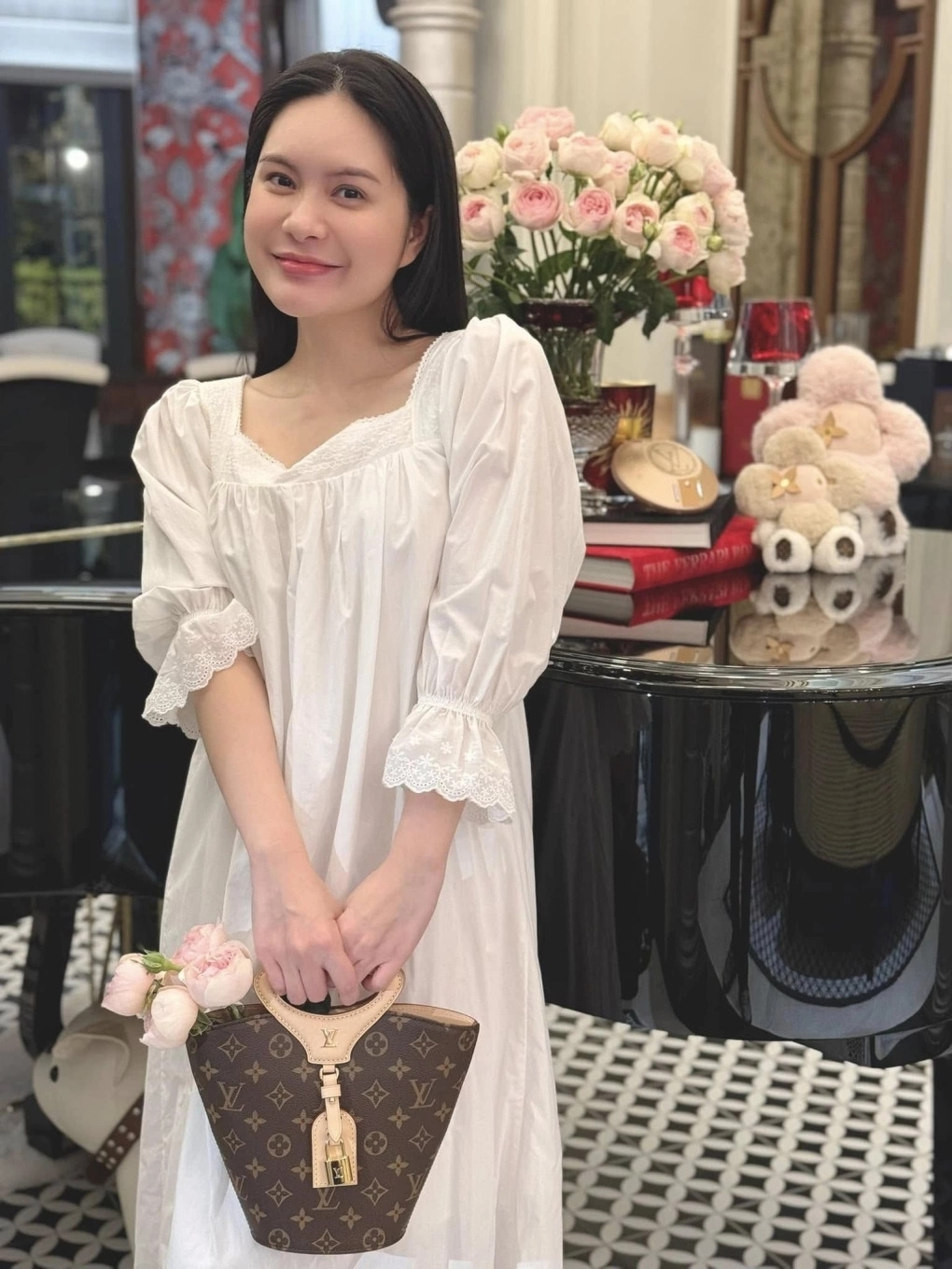 Đoạn video ca sĩ Đoàn Di Băng quảng cáo viên rau xanh với nội dung 'một viên bằng 5 kg rau củ' hiện lan truyền mạng xã hội, thu hút nhiều ý kiến tranh luận. Được biết, đoạn clip gây bàn tán là một phần nội dung trong buổi livestream bán hàng của Đoàn Di Băng cách đây vài năm, được người dùng mạng "đào lại" gần đây.