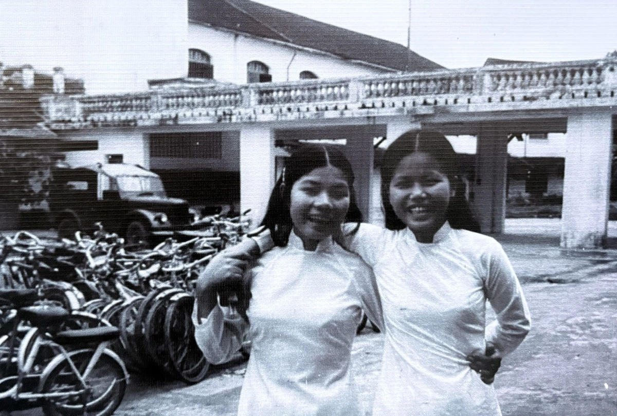 Phim tài liệu “Trên đường qua Huế giải phóng”