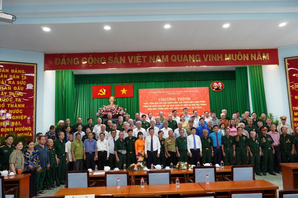 Đoàn Ủy ban MTTQ tỉnh Điện Biên gặp gỡ cựu chiến binh, cựu TNXP tại TP. Thủ Đức, TP.HCM (ảnh: A.H)