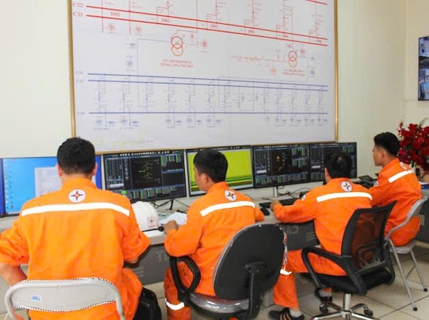 Đóng điện thành công công trình Trạm biến áp 220kV Phú Bình 2 và đường dây rẽ Thái Nguyên - Bắc Giang.
