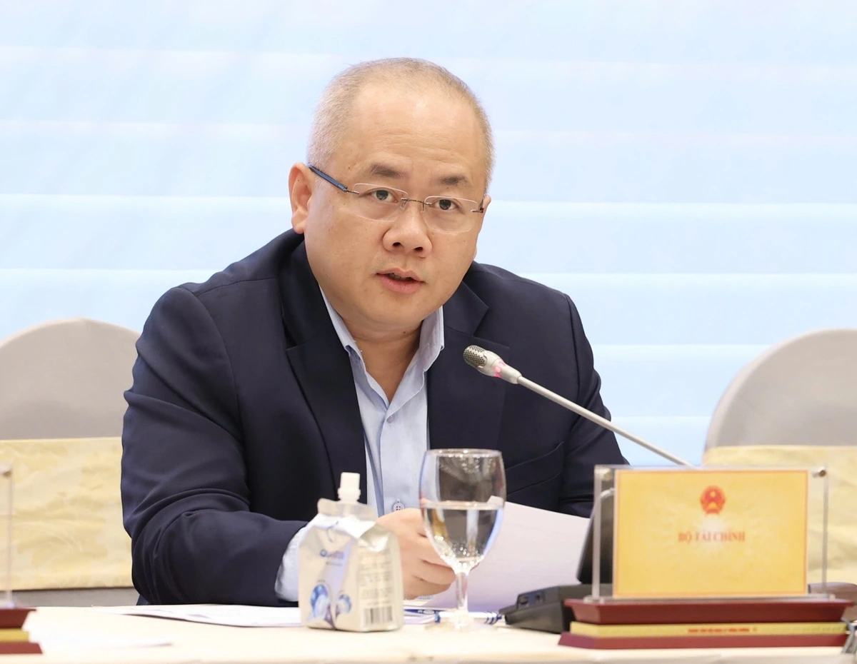 Thứ trưởng Bộ Tài chính Đỗ Thành Trung trả lời câu hỏi của báo chí về sàn giao dịch tiền số. (Ảnh: Quang Phúc)