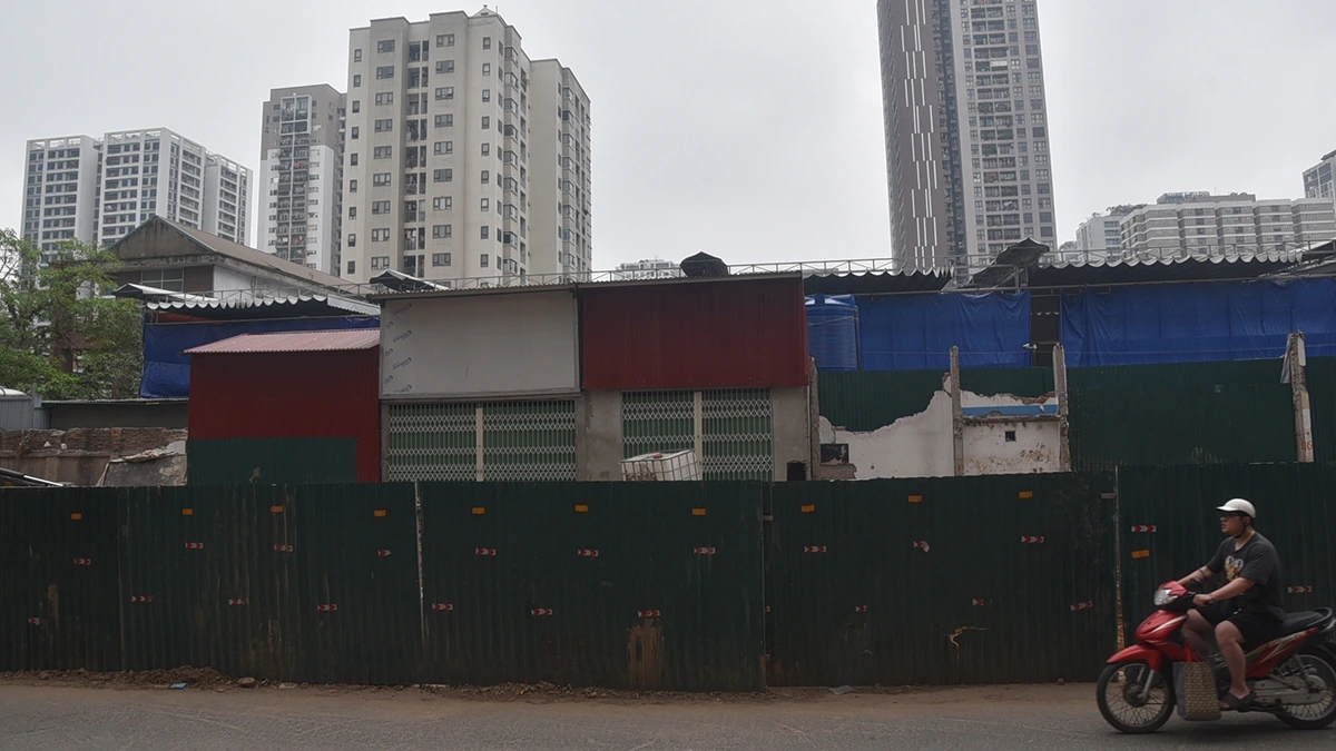 Theo tìm hiểu của phóng viên, các hộ dân này có quyết định thu hồi đất trước ngày UBND TP Hà Nội đã ban hành Quyết định 61/2024/QĐ-UBND quy định về một số nội dung thuộc lĩnh vực đất đai trên địa bàn TP Hà Nội.