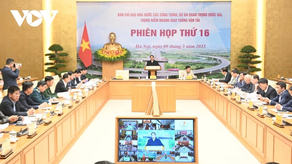 Thủ tướng chỉ đạo, năm 2025 phải hoàn thành mục tiêu cả nước có ít nhất 3.000 km cao tốc và 1.000km đường ven biển, cơ bản thông tuyến cao tốc từ Cao Bằng qua Lạng Sơn tới Cà Mau.
