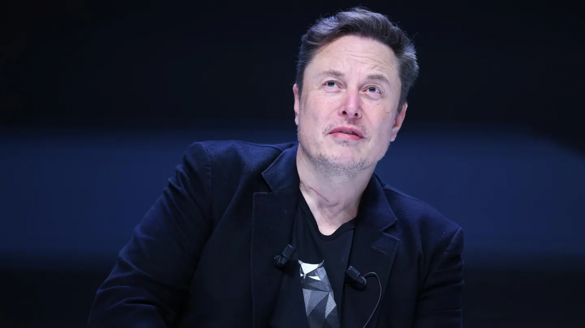 Ông Elon Musk (quốc tịch Mỹ) sở hữu tài sản ước tính 342 tỷ USD. Nguồn tài sản: Tesla, SpaceX. Tài sản của ông Musk tăng tới 147 tỷ USD so với năm ngoái, nhờ định giá công ty hàng không vũ trụ SpaceX và startup trí tuệ nhân tạo xAI tăng vọt. Tỷ phú này đã lấy lại ngôi giàu nhất thế giới từ ông chủ LVMH Bernard Arnault.