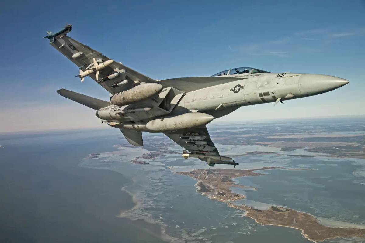 F/A-18 có thể mang bom StormBreaker. Ảnh: Hải quân Mỹ