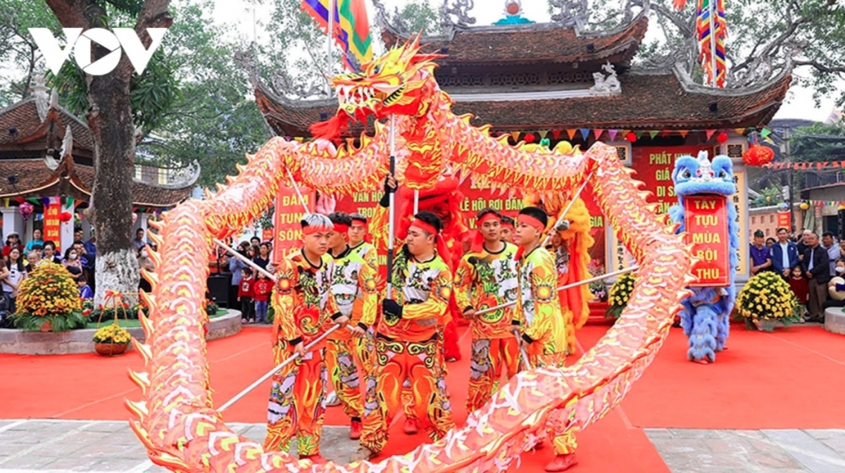 Dragon dances put on by local artists kick off the festival.