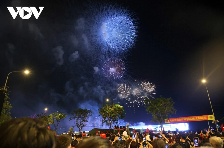 The fireworks display captivate everyone