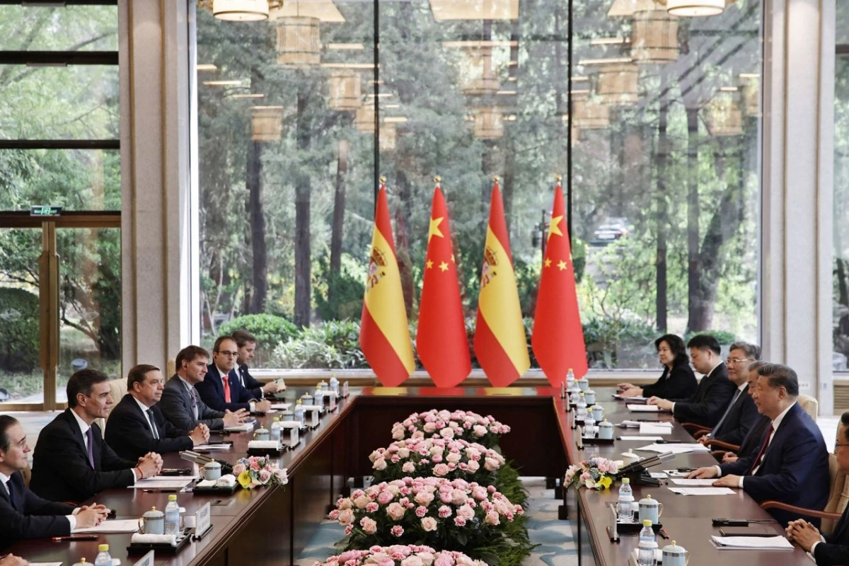 Chủ tịch Trung Quốc Tập Cận Bình gặp Thủ tướng Tây Ban Nha Pedro Sanchez tại Nhà khách Điếu Ngư Đài ở Bắc Kinh, Trung Quốc ngày 11/4. Ảnh: Getty