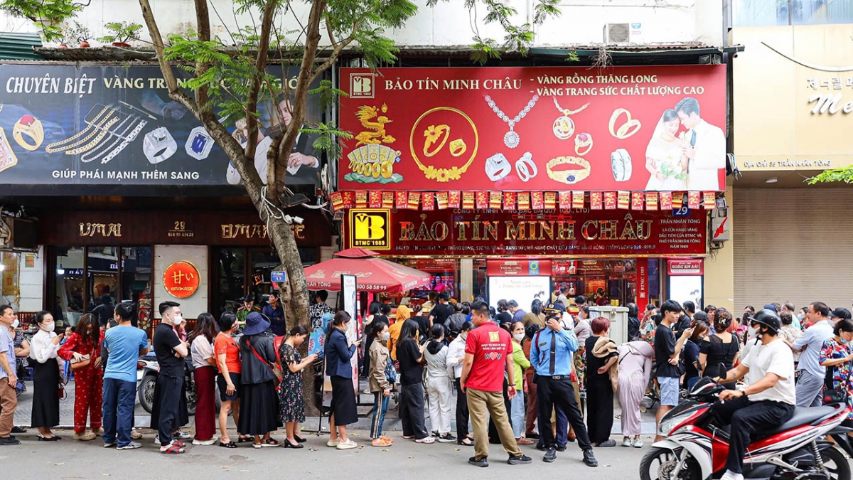 Giá vàng tăng mạnh, Bảo Tín Minh Châu tăng lượng bán cho dân