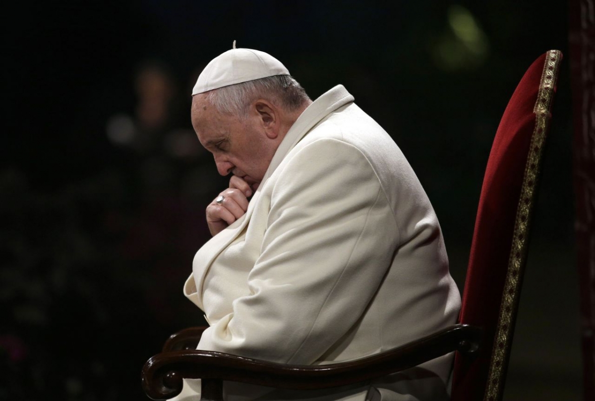 Giáo hoàng Francis tham dự lễ diễu hành Via Crucis trong dịp lễ Thứ Sáu Tuần Thánh, diễn ra trước đấu trường Colosseum tại Rome, tháng 4/2014. Ảnh: Reuters