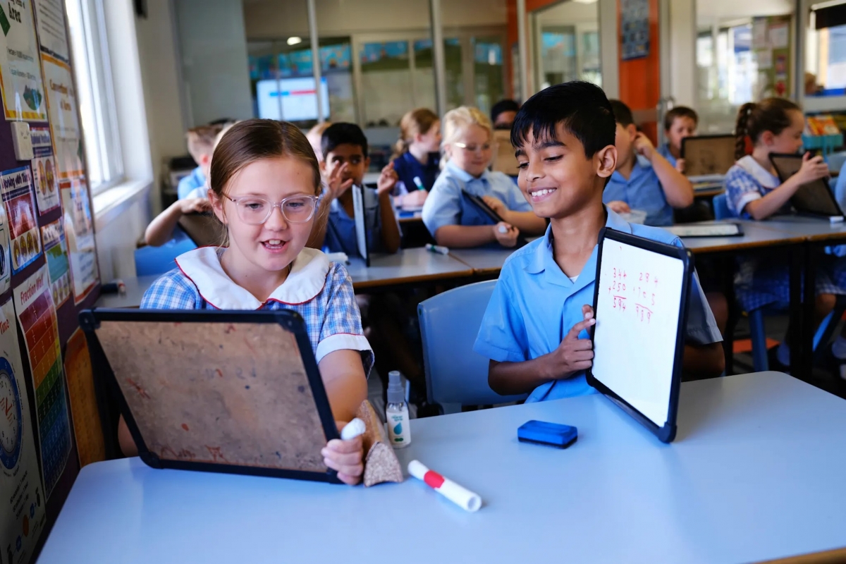 Học sinh lớp 3 trường tiểu học St Bernard’s của Australia trong giờ học toán. Nguồn: Tamara Dean