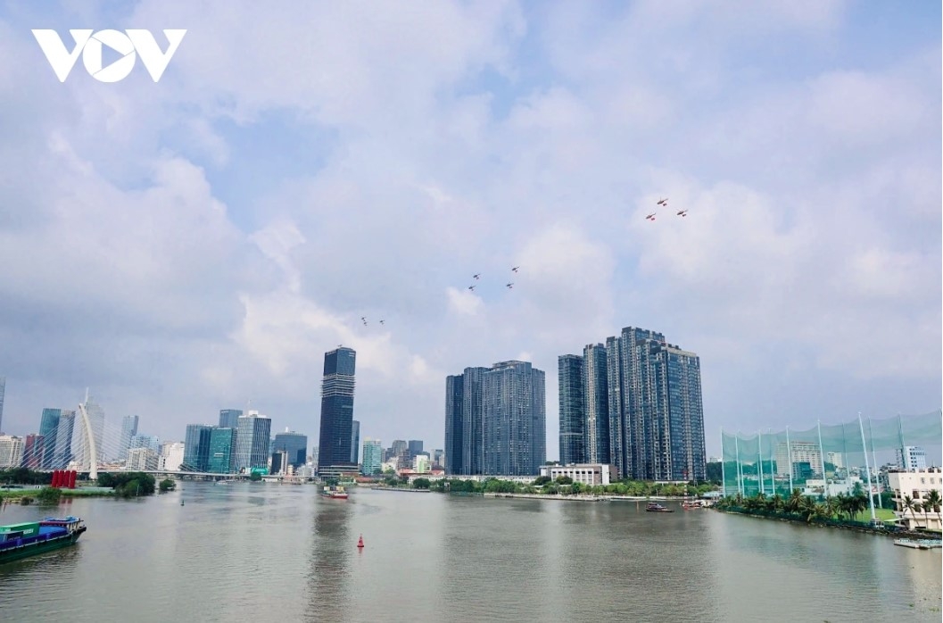 One of the most anticipated air shows during the ceremony to mark National Reunification Day will feature an advanced, high-difficulty maneuver performed by Yak-130 military aircraft and Su-30MK2 fighter jets from the Vietnam People's Air Force.