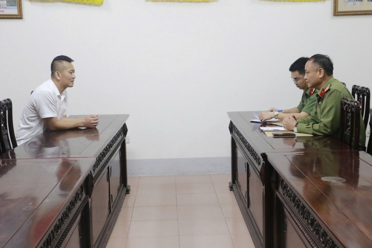 Đối tượng Tôn Quý Hòa tại cơ quan Công an.