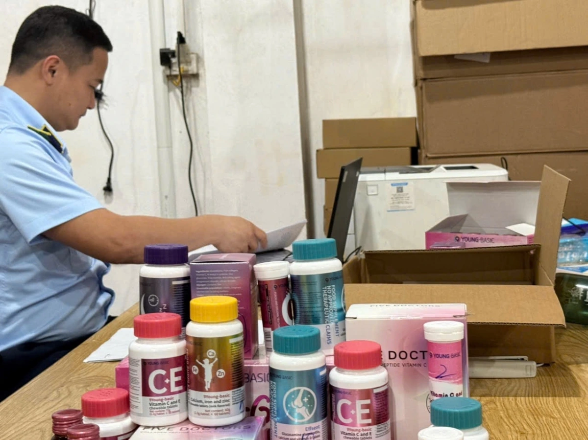 Hiện trường lực lượng đột xuất kiểm tra cơ sở